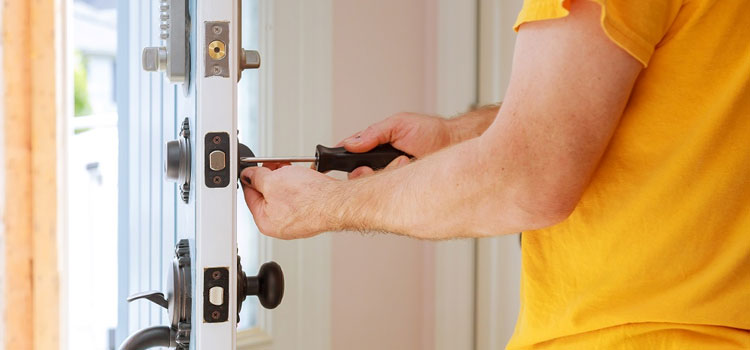 Door Deadbolt Lock Replacement in Parkwoods, ON