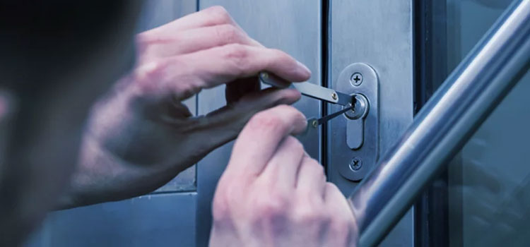 Emergency Commercial Locksmith in Aurora, ON